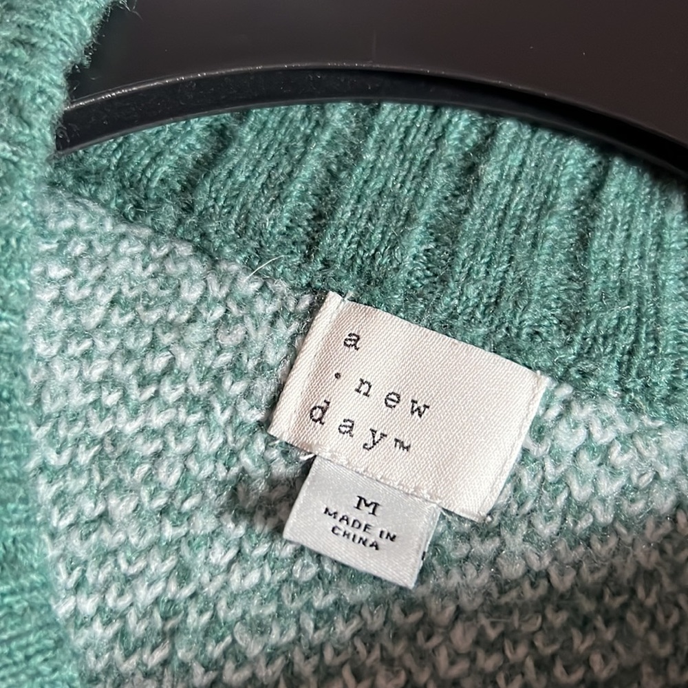 A new day sweater - Picture 2 of 2